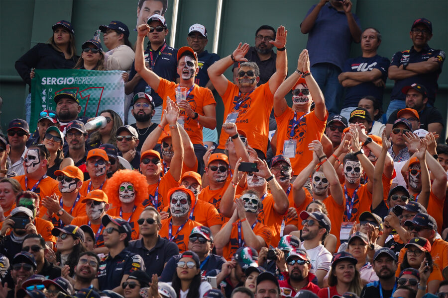 FANS DEL MÉXICO GP DEMUESTRAN SU APOYO AL PILOTO NEERLANDÉS MAX VERSTAPPEN