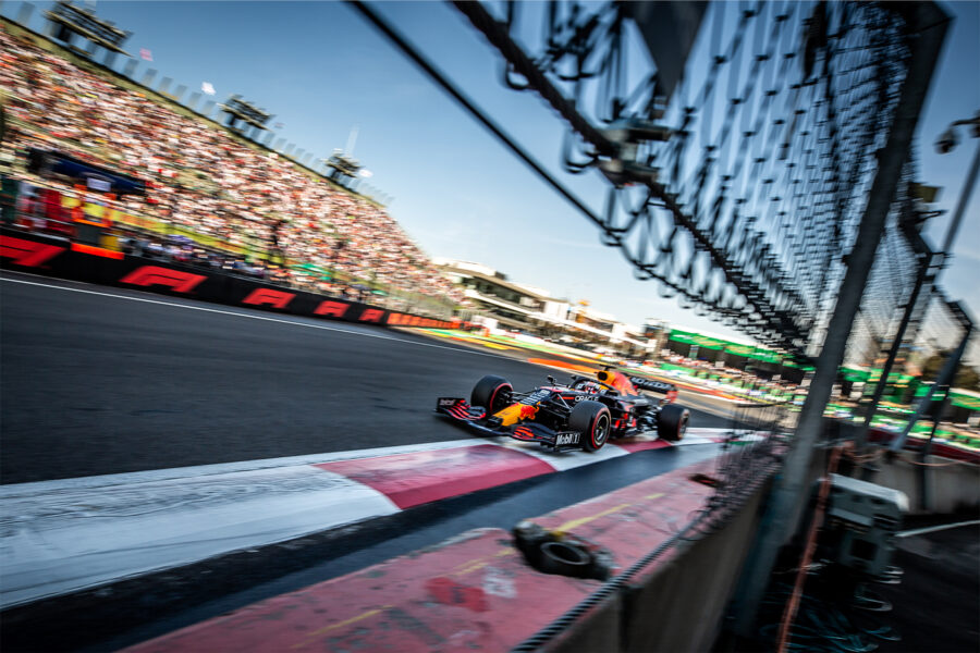 MAX VERSTAPPEN SOBRE SU LÍNEA DE CARRERA A LA SALIDA DEL ANTES LLAMADO FORO SOL 