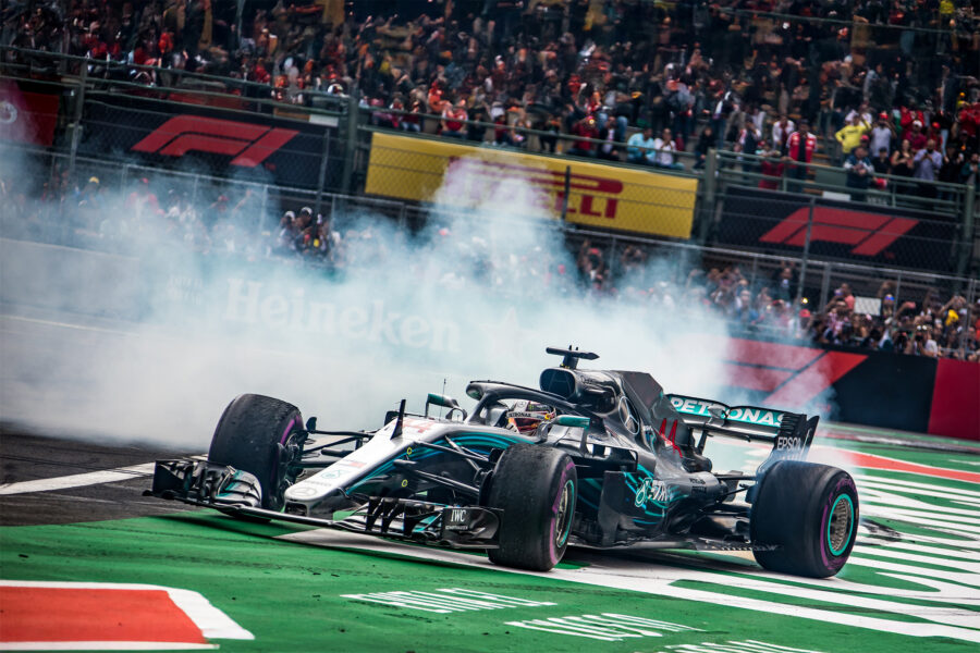 LEWIS HAMILTON CELEBRA SU QUINTO CAMPEONATO MUNDIAL DE FORMULA 1® 