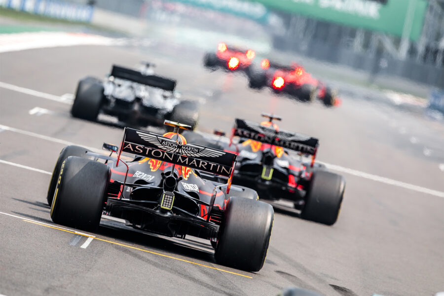 EL INICIO DE LA BATALLA EN LA PISTA 