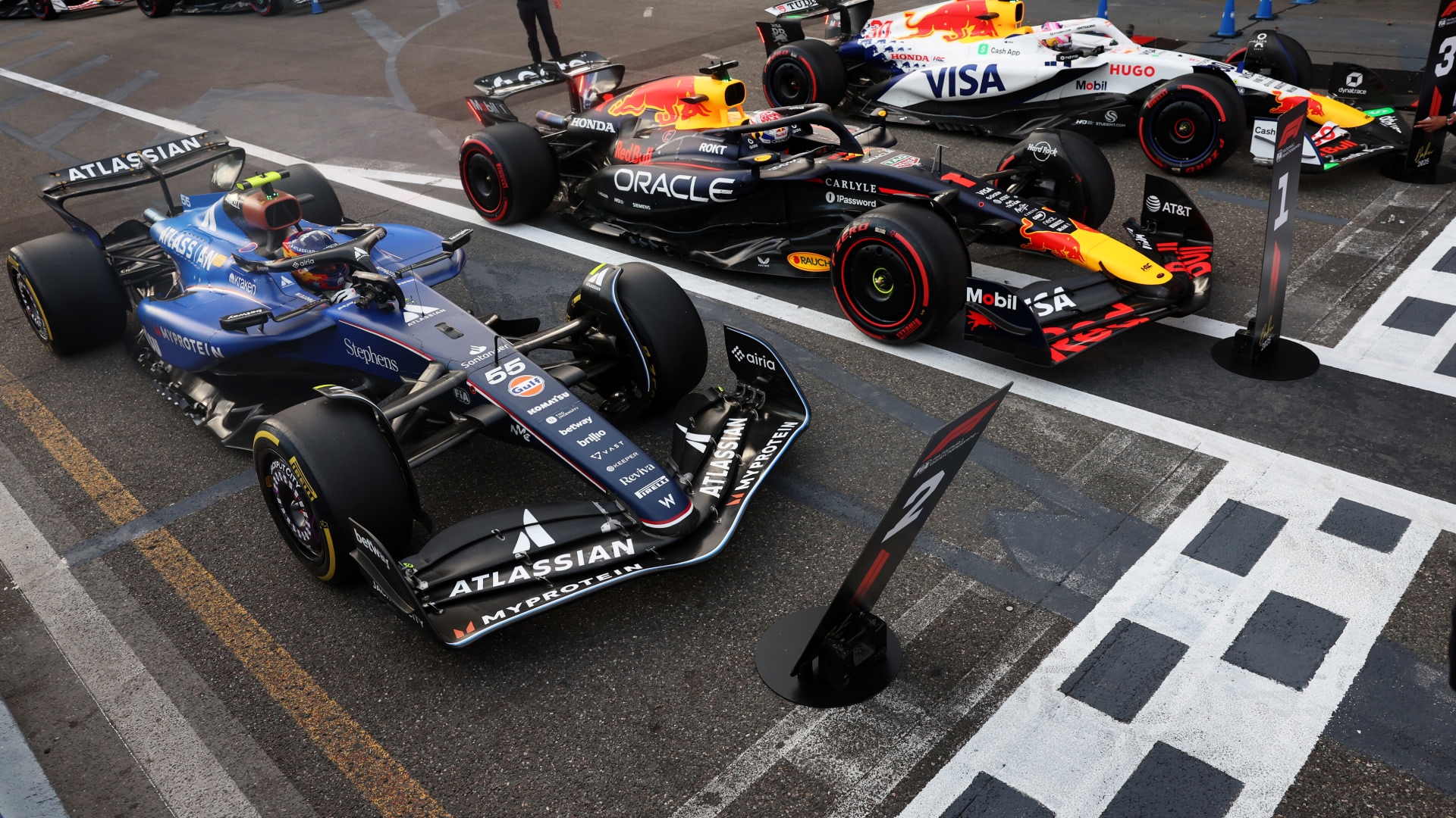 VERSTAPPEN LOGRA LA POLE EN UNA SESIÓN ACCIDENTADA