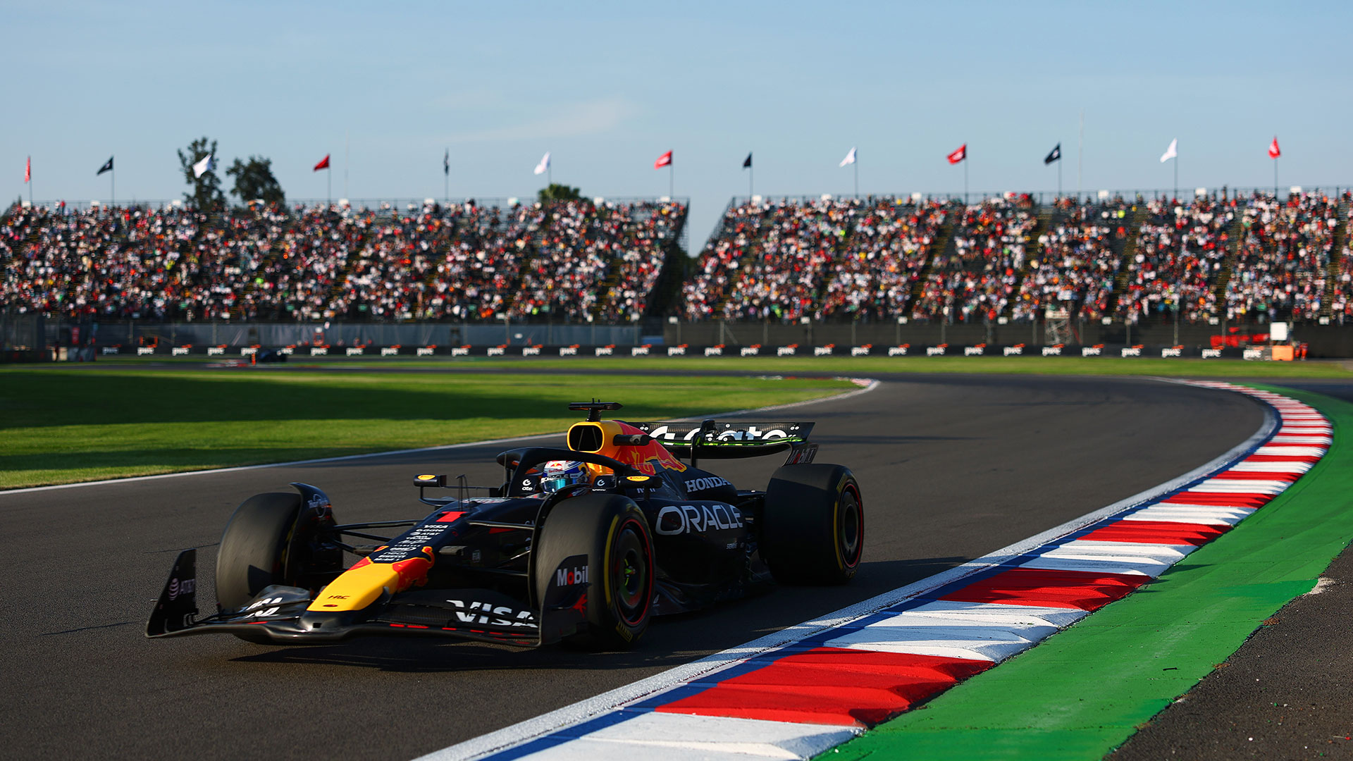 Max Verstappen domina el primer día del México GP con récord de vuelta