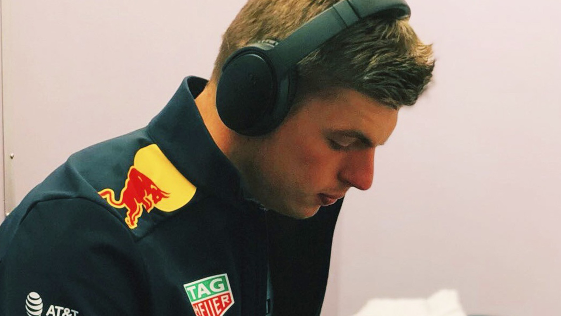 ¿A qué sonarían los estéreos de los pilotos de Formula 1?