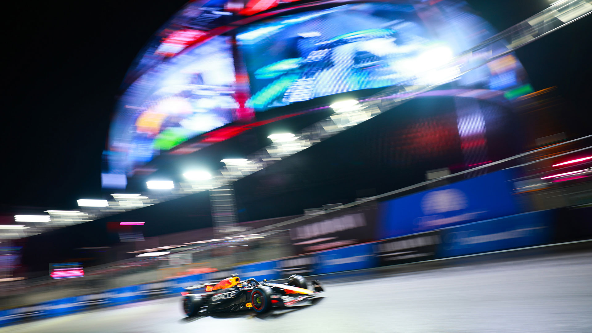 Norris se alza con la pole en Las Vegas bajo lluvia intensa