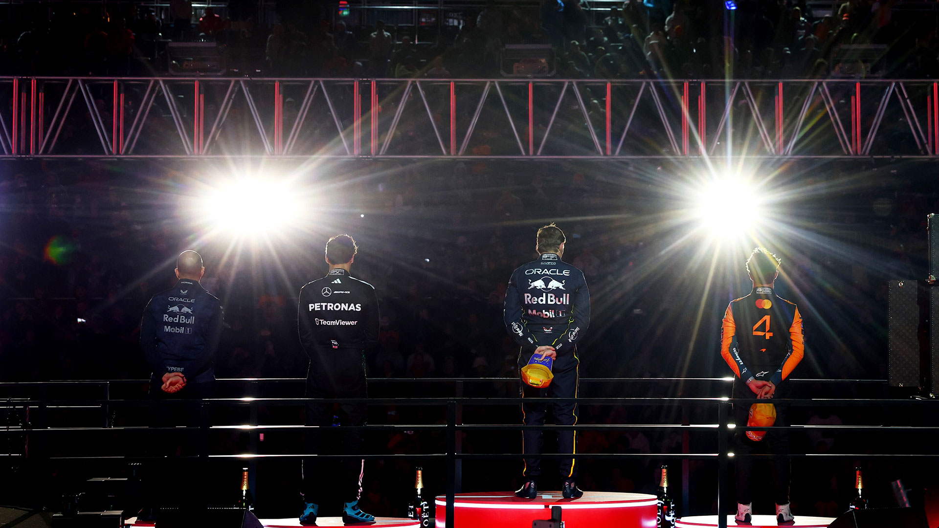 Verstappen se impone en Las Vegas y reabre la pelea por el título