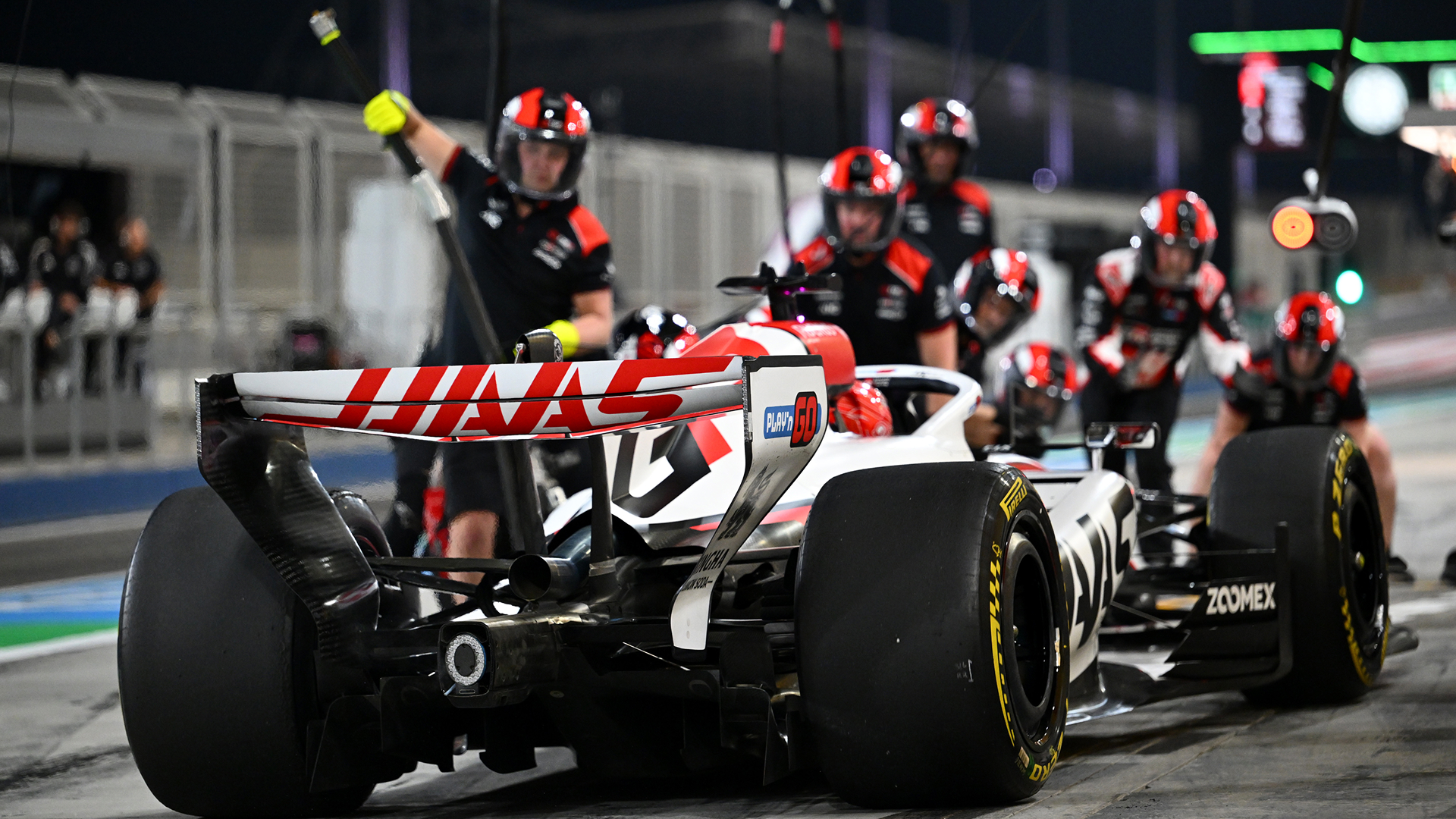 Ferrari, McLaren y Mercedes marcan el paso en Baréin