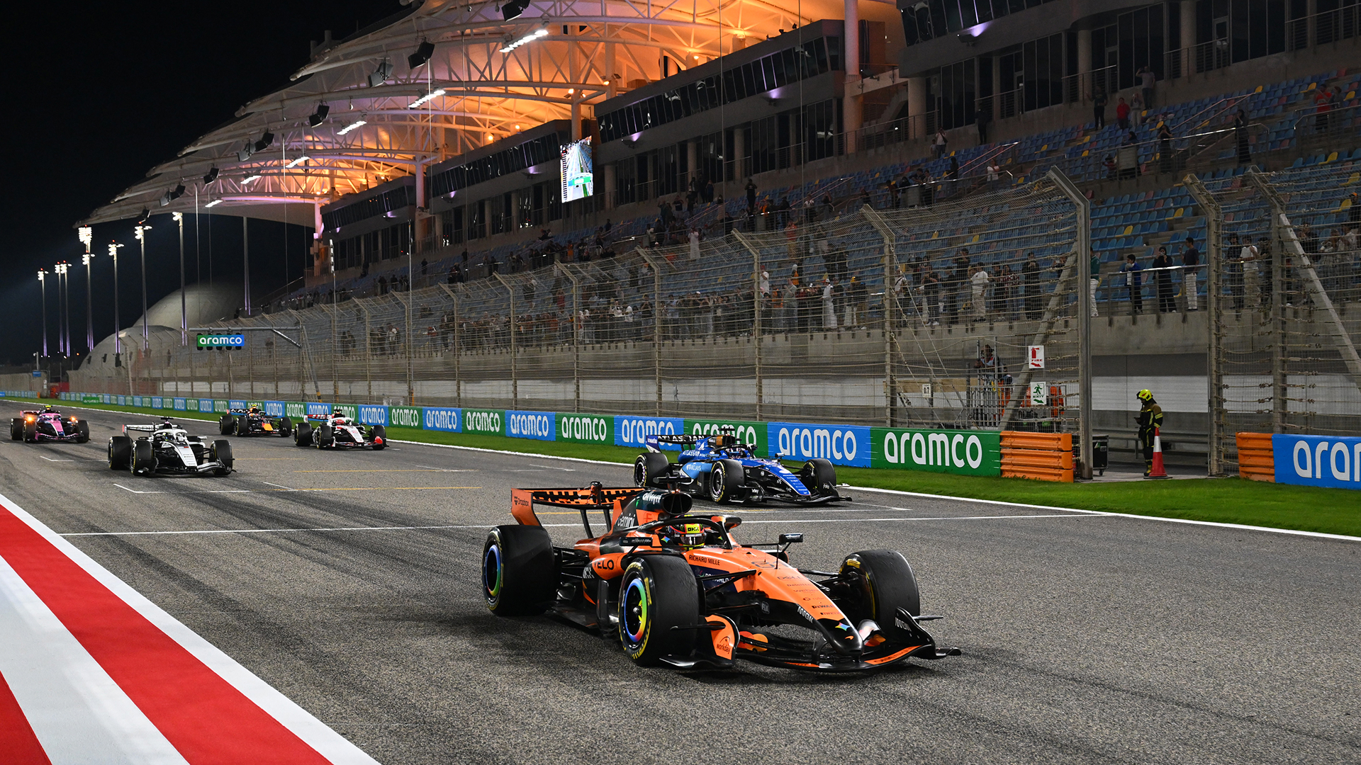 Ferrari, McLaren y Mercedes marcan el paso en Baréin