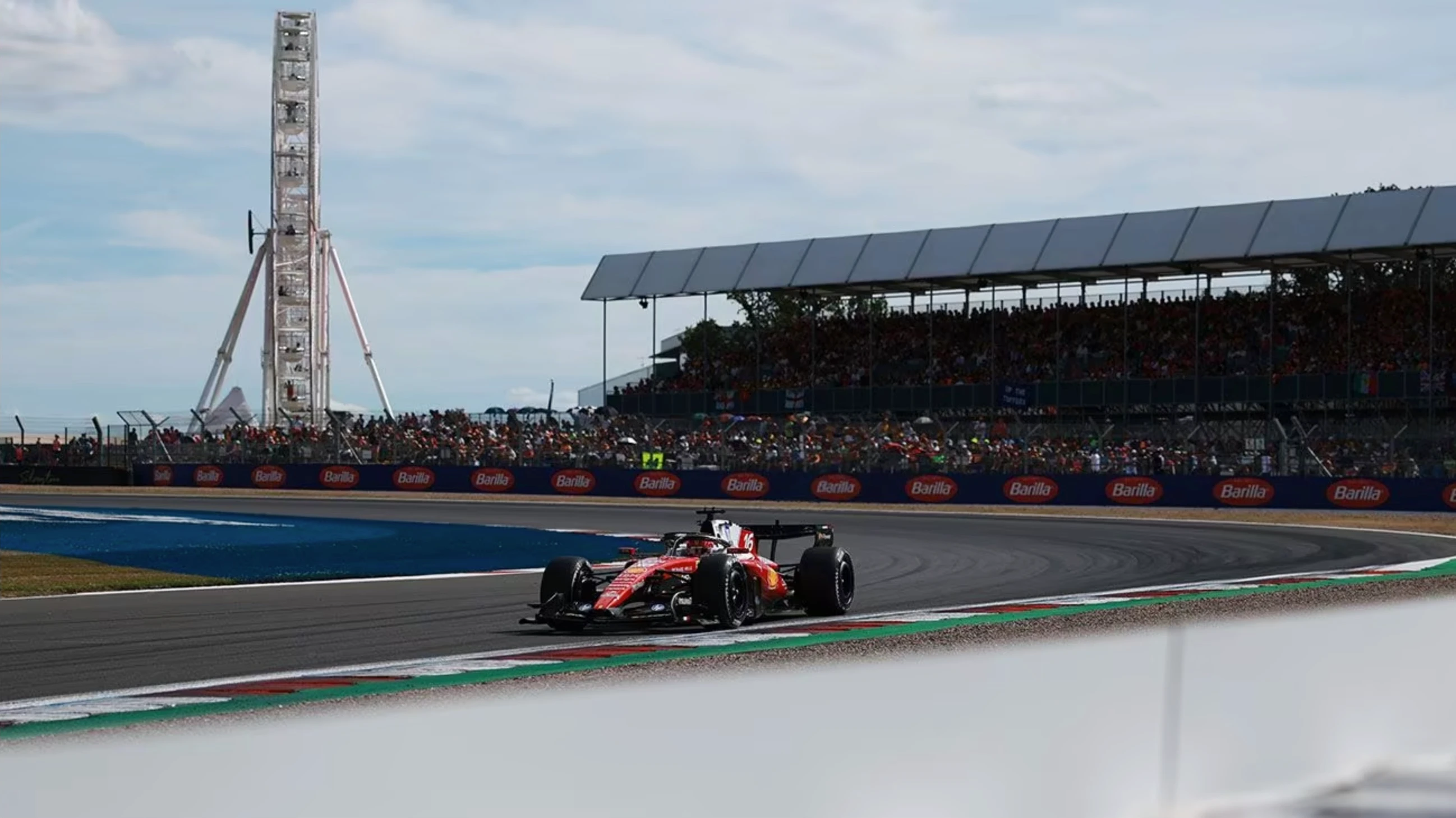 Leclerc vence en Silverstone y Ferrari recorta en el campeonato