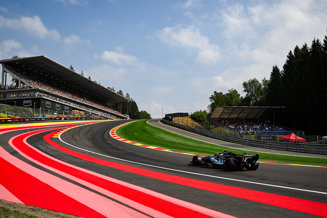 Mercedes mantiene el control con otra pole de Antonelli.