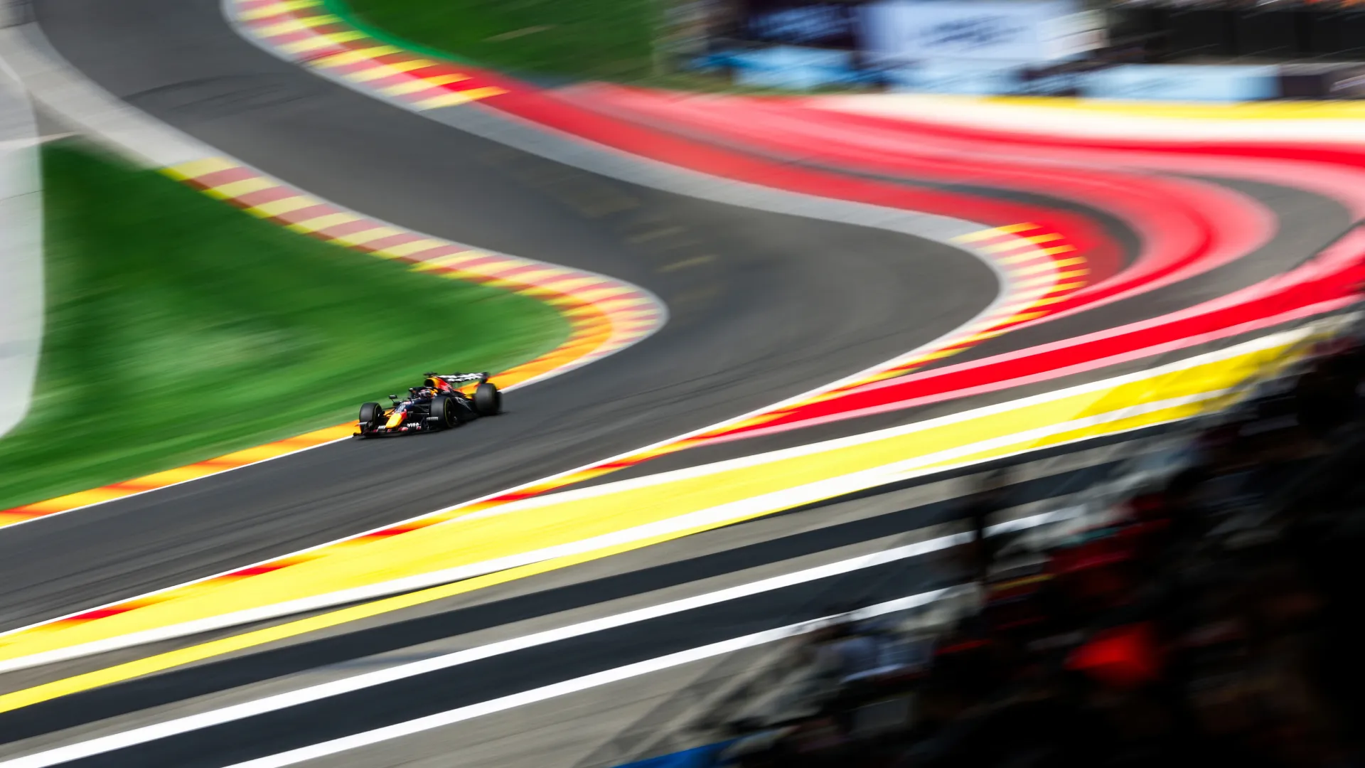 Mercedes mantiene el control con otra pole de Antonelli.