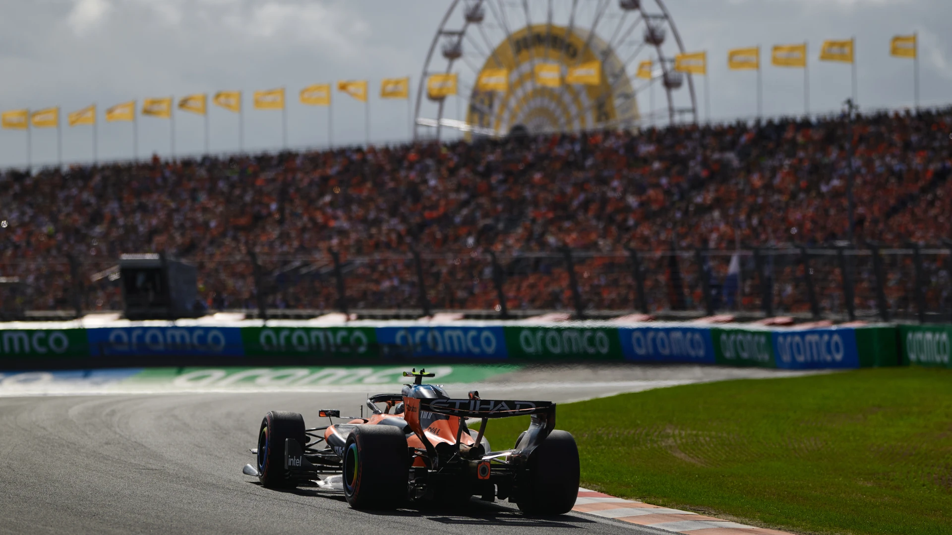 Norris sorprende a Mercedes y se lleva la pole en Zandvoort