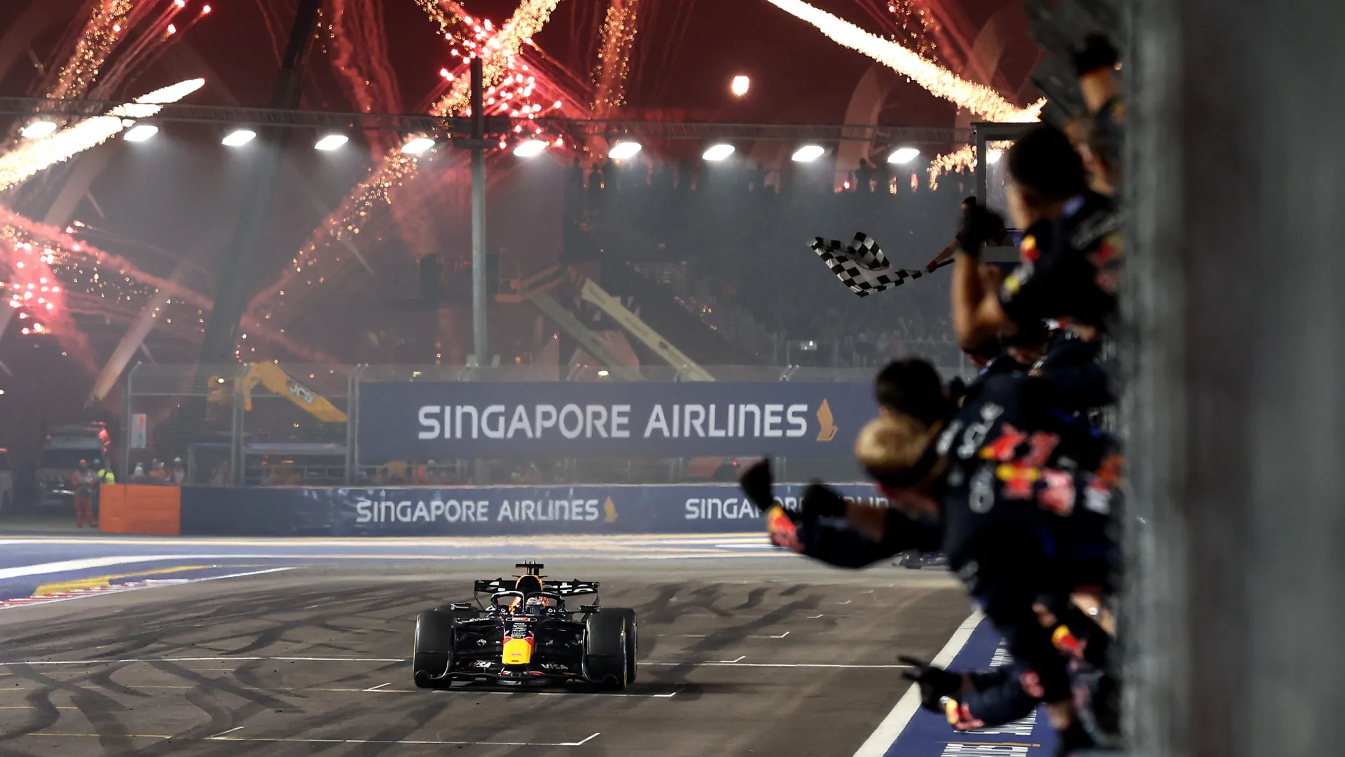 Verstappen domina Singapur 2026